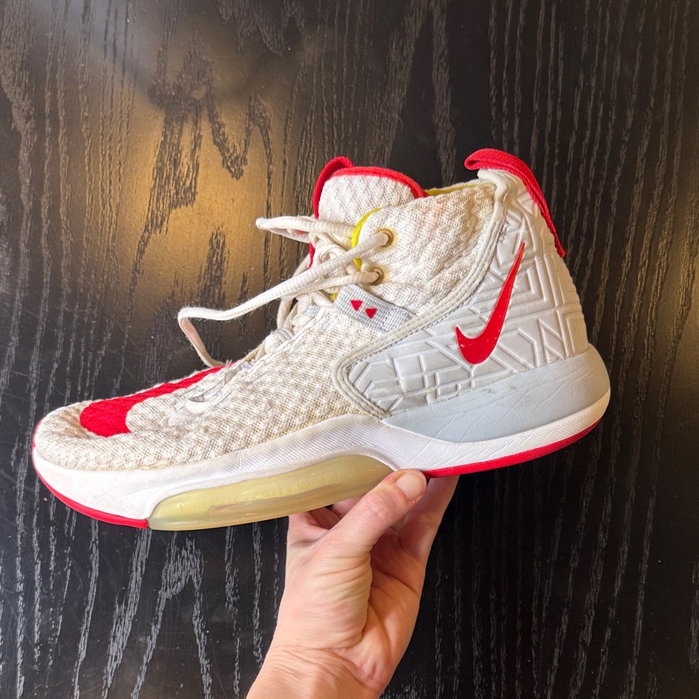 Nikezoom Rize Cushioning White Basketball Shoes